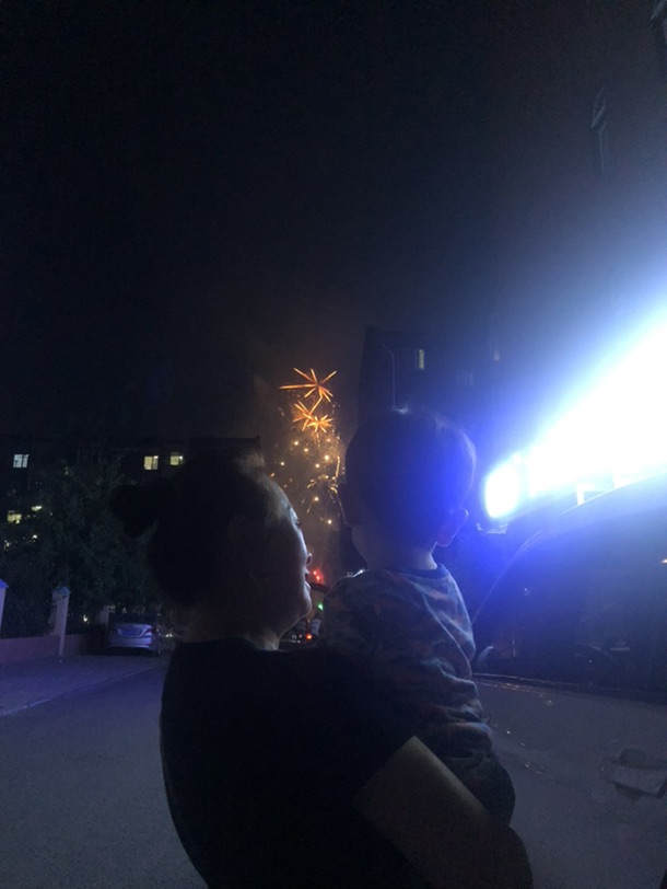 是朋友，是姐妹，是妈妈