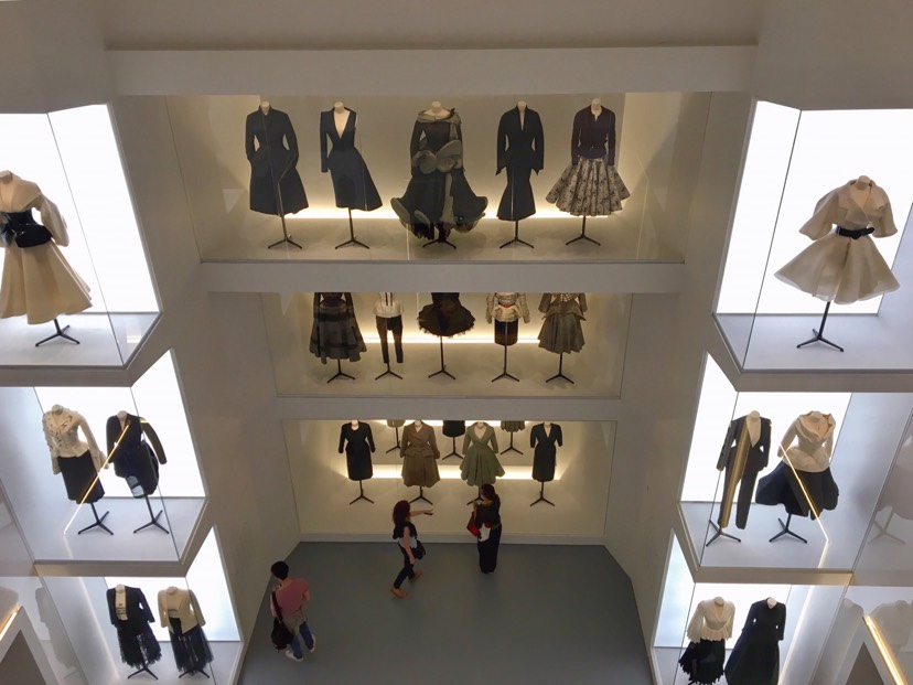 巴黎迪奥特展couturier du rêve