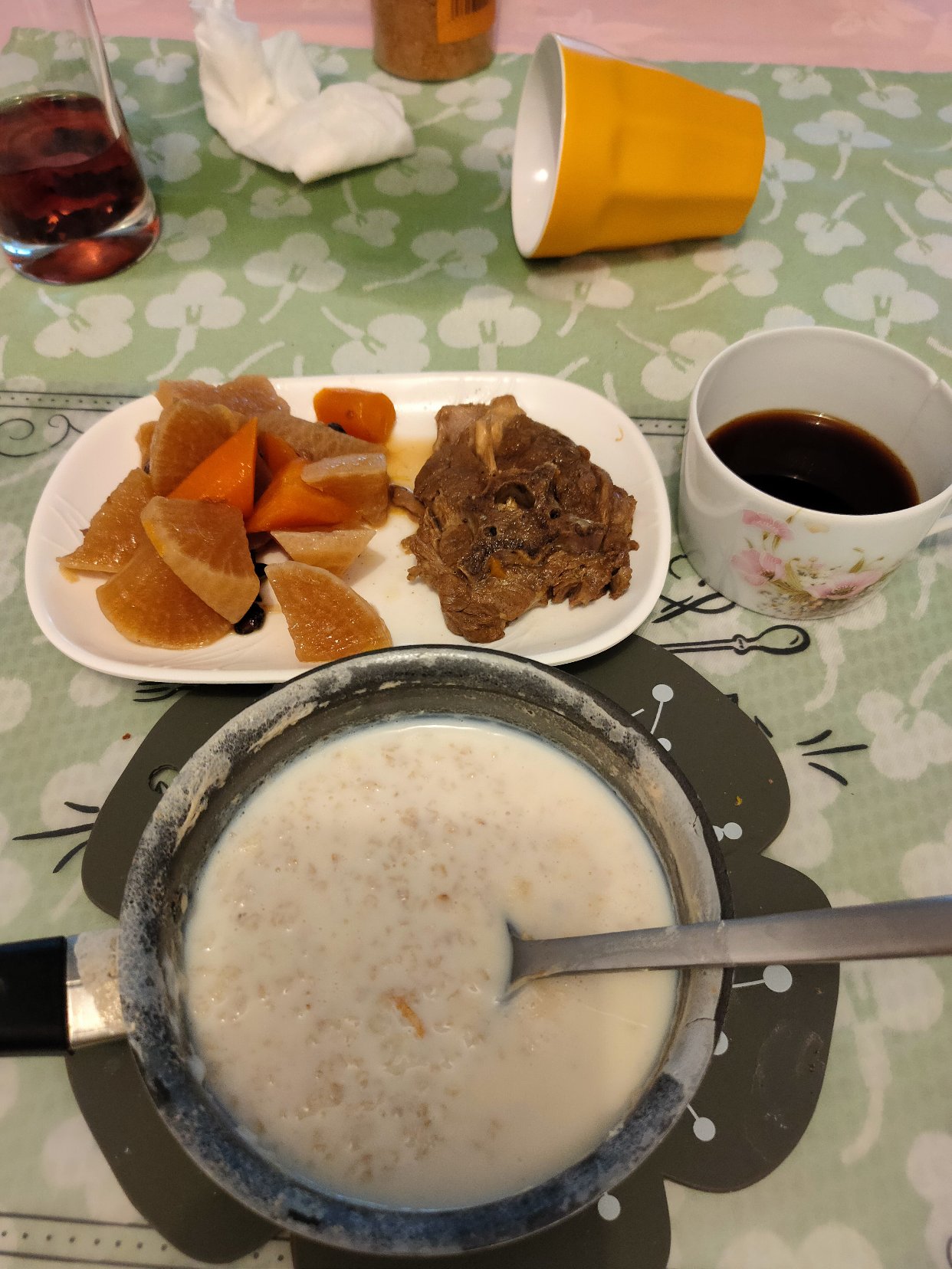 凌乱的早餐