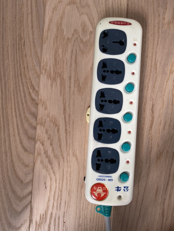 公牛插线板
