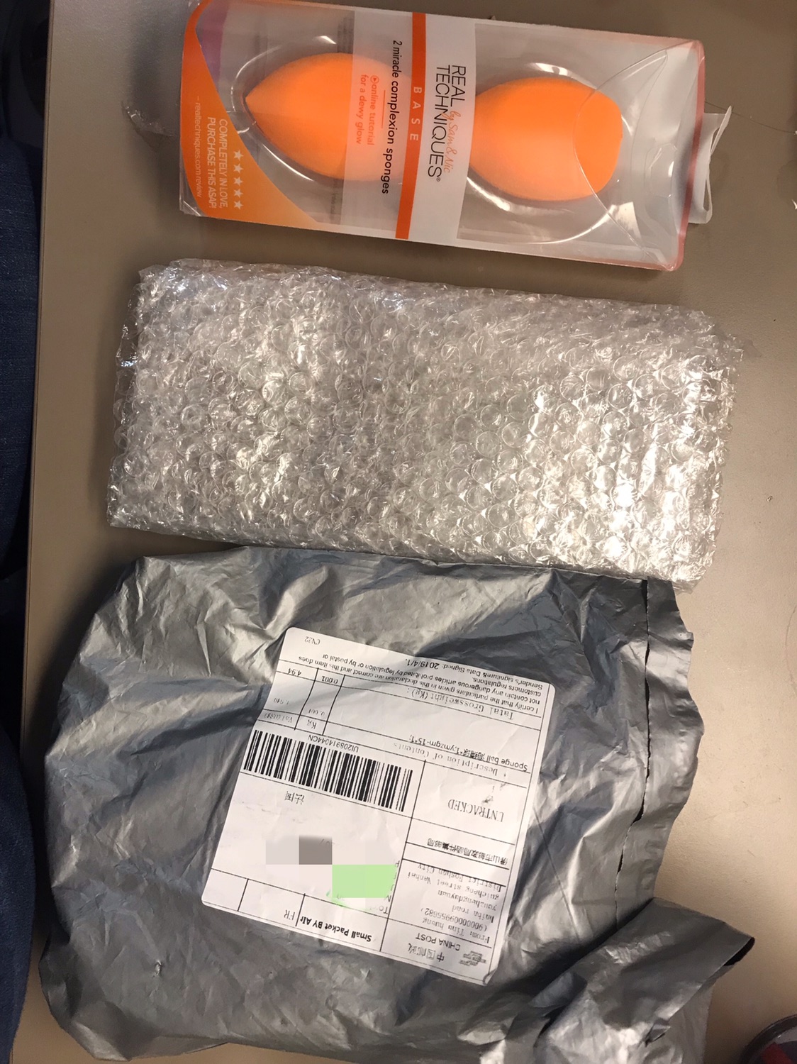 中国发货的亚马逊RT美妆蛋包裹