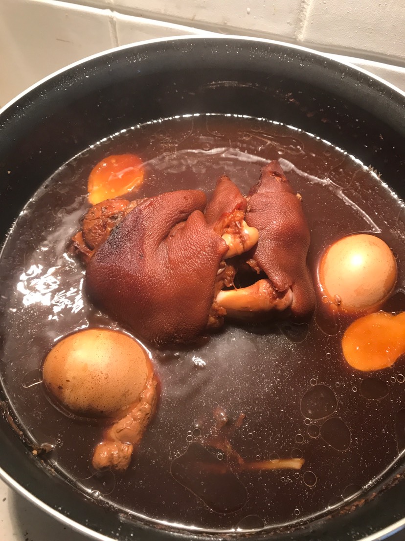 卤猪蹄。口水