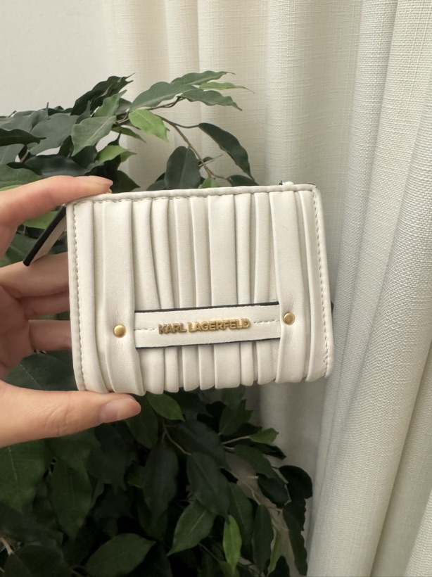 近全新Karl lagerfeld 钱包