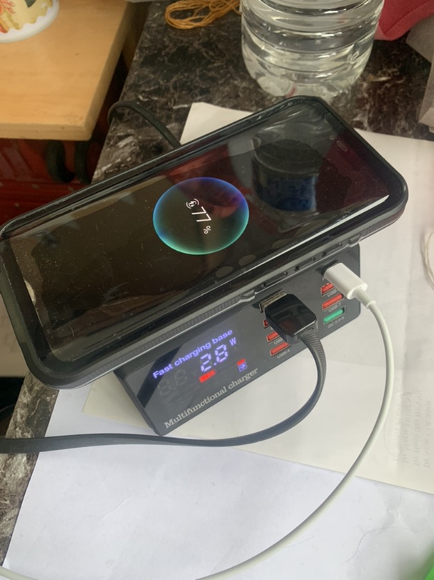 电子产品大赏：频显八口USB快充神器