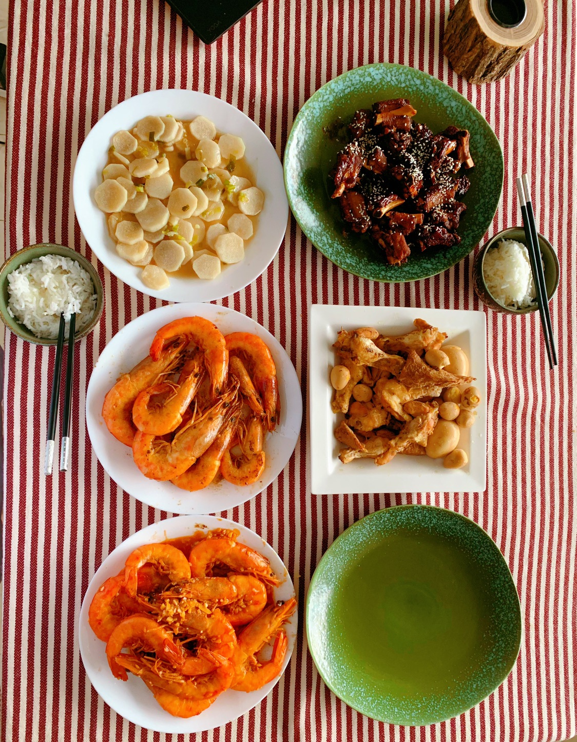 来不及等菜上完的年夜饭一拍😂