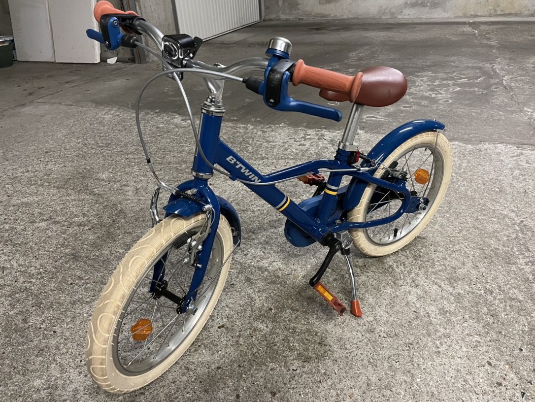 16”小盆友自行车 状态好 85€ 原价200€