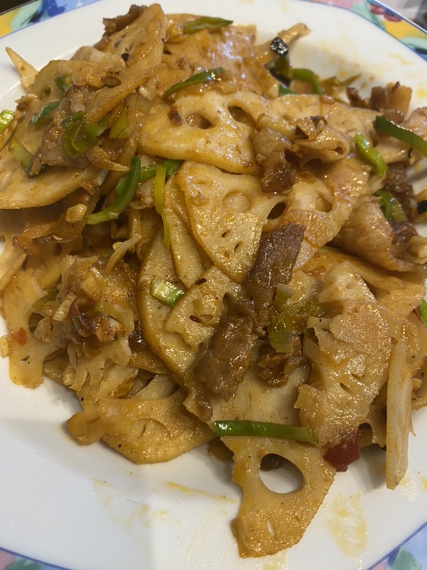 不得不说今天的下饭菜是肉炒藕片