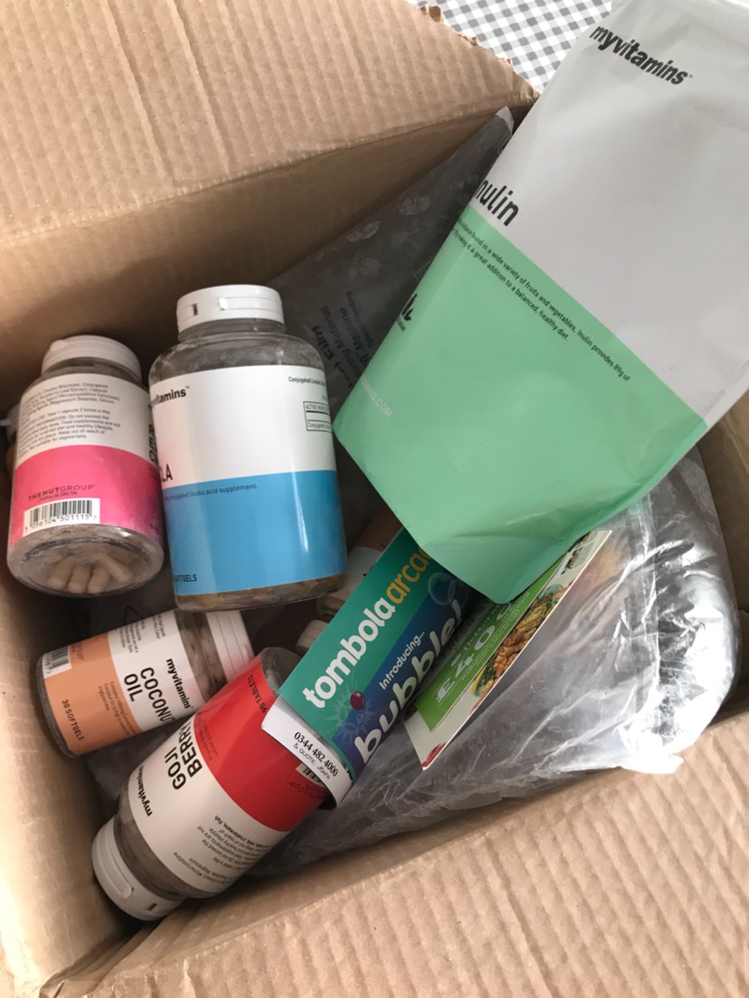 在维他命买了一堆营养补充剂到货了