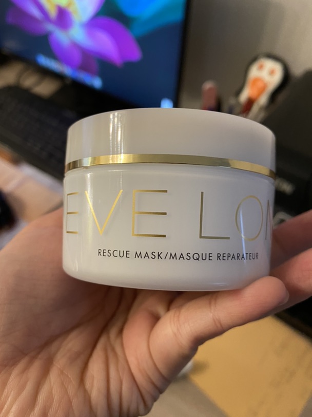 爱美的女孩要经常做面膜