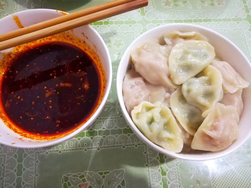 冬至，搞个饺子吃吃。奶奶的，辣死