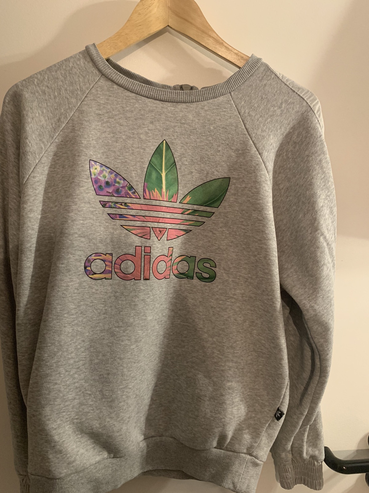 【二手闲置】 Adidas灰色卫衣全新低价出