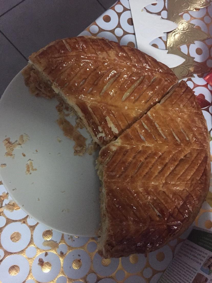 哈哈哈哈哈 国王饼吃到了小瓷人
