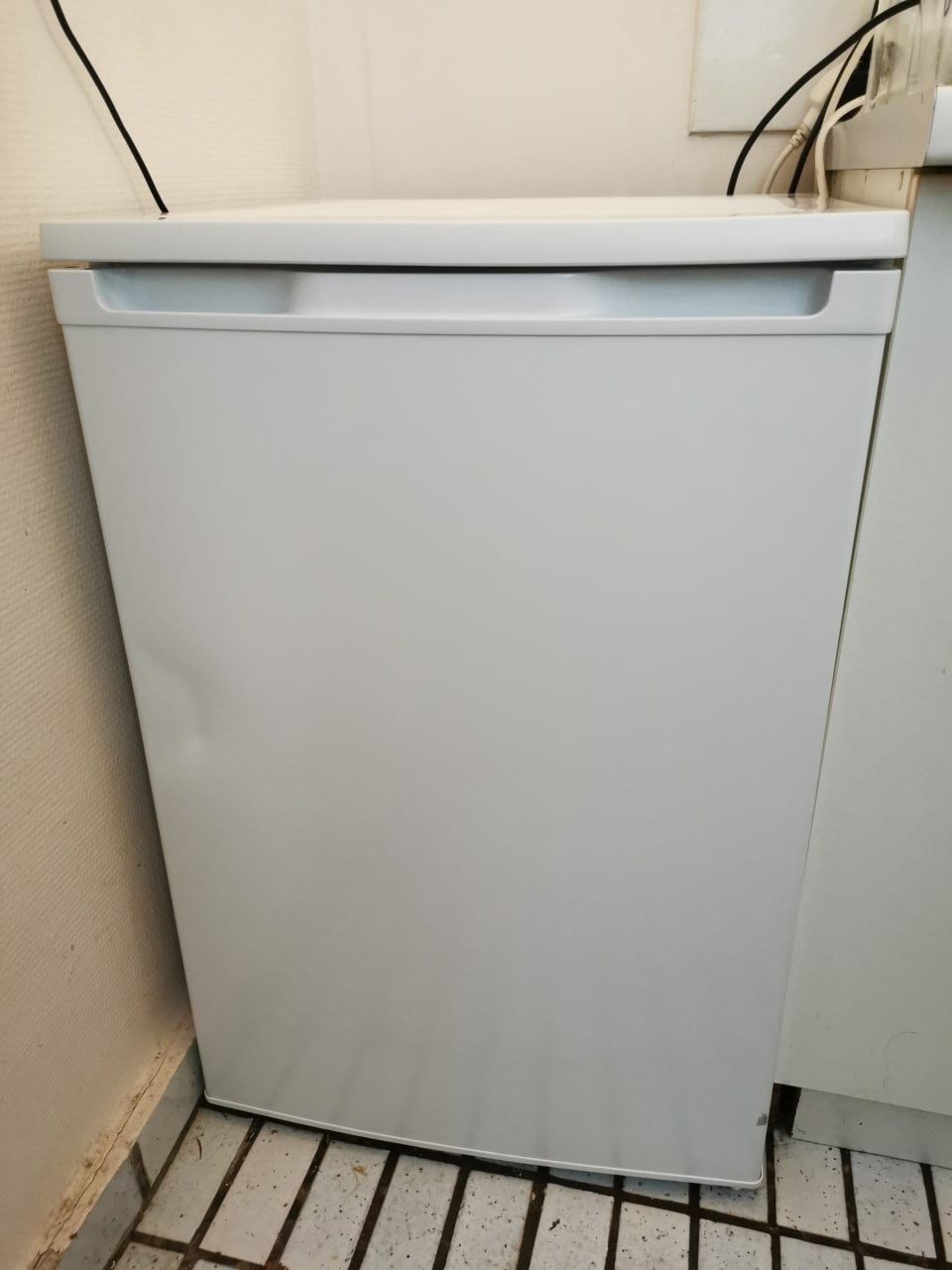 宜家8成新冰箱 60欧 小巴黎3区自取 
