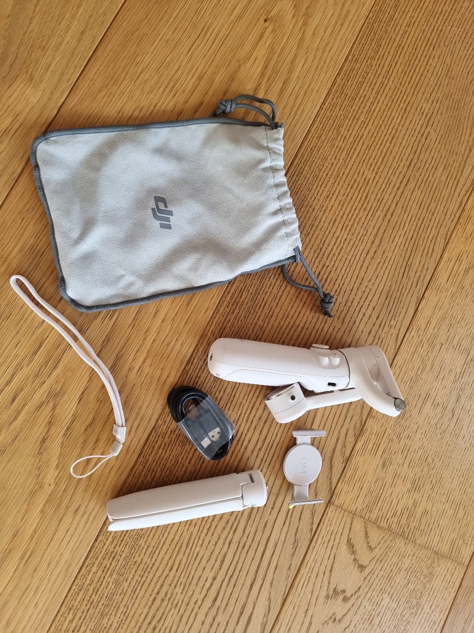 出全新大疆自拍杆