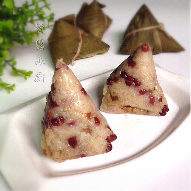 荤素结合:红豆腊肉粽