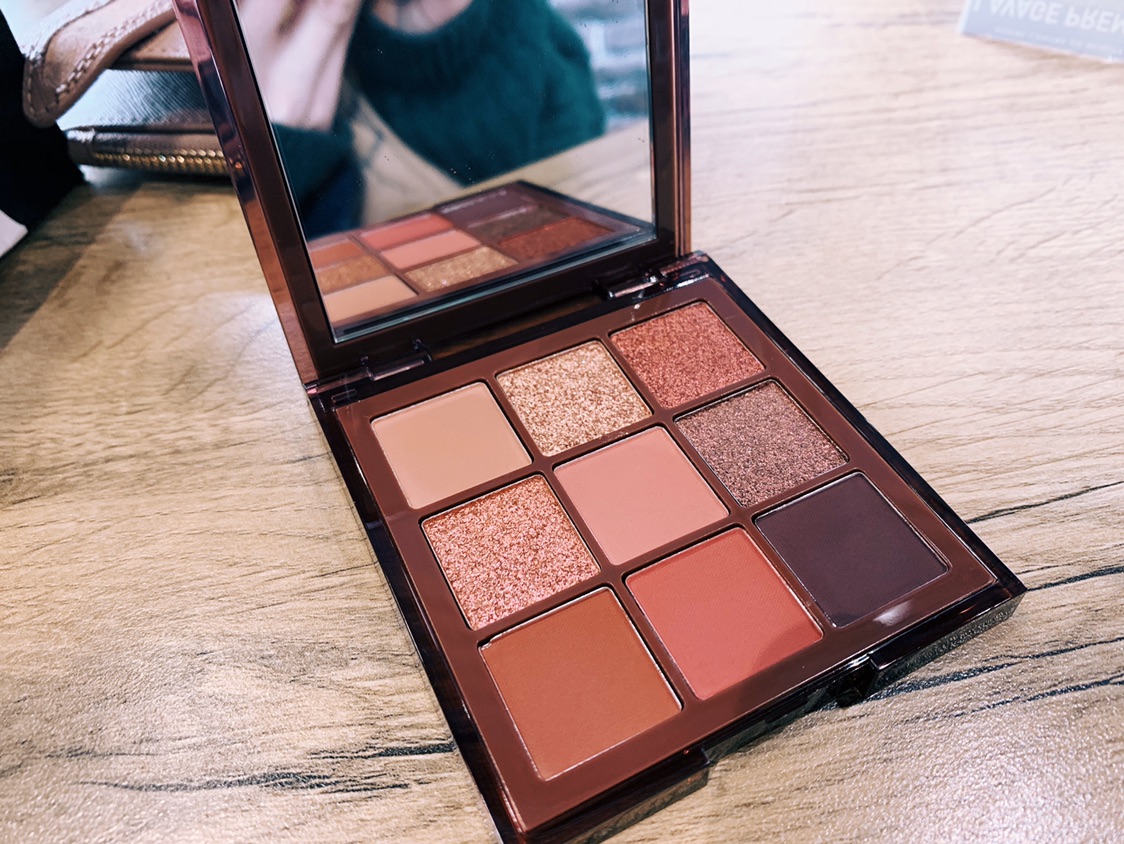 被新品速递种草的huda beauty全新9色眼影盘