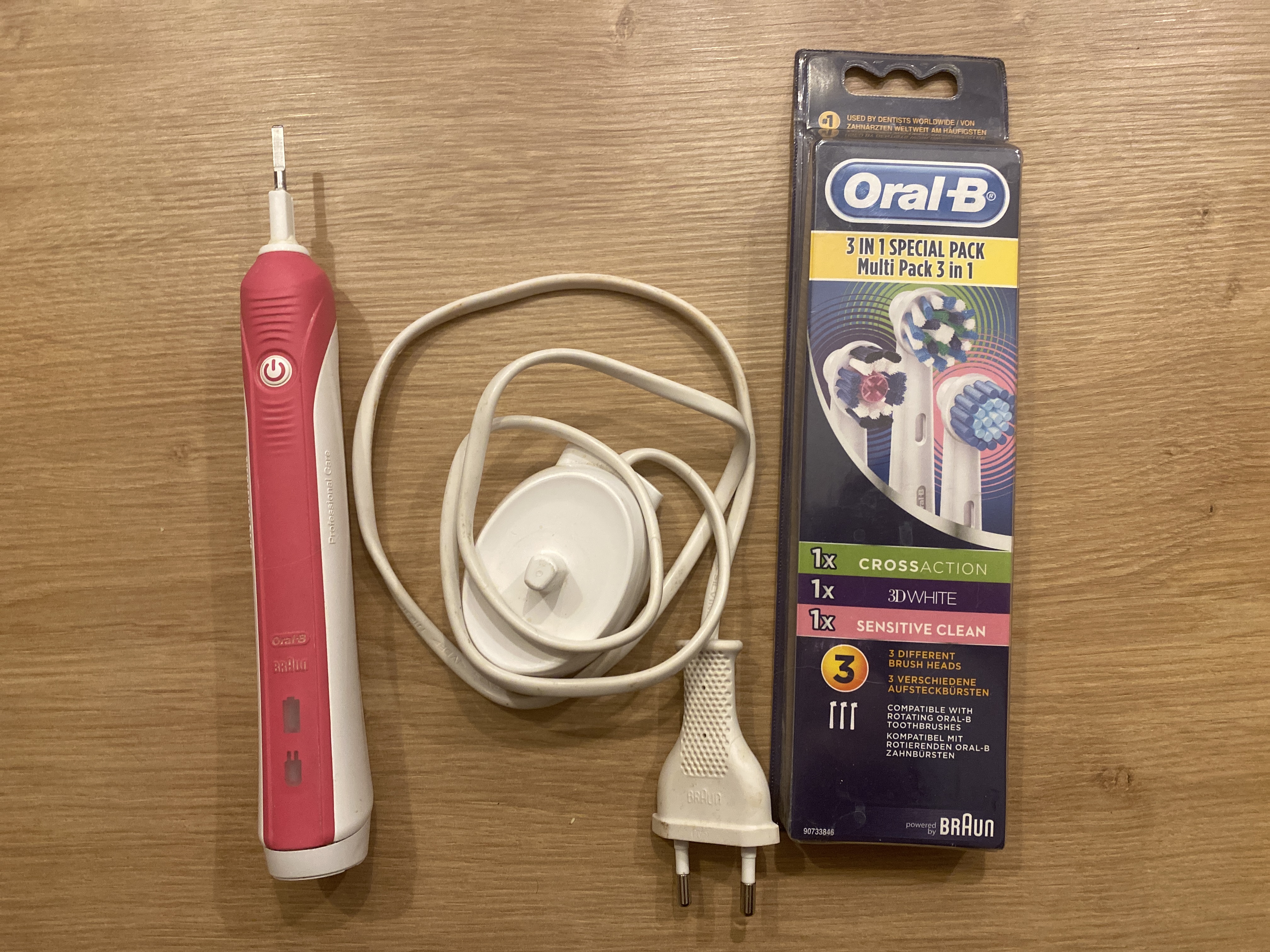 Oral-B 电动牙刷 10欧 +3个全新的头。