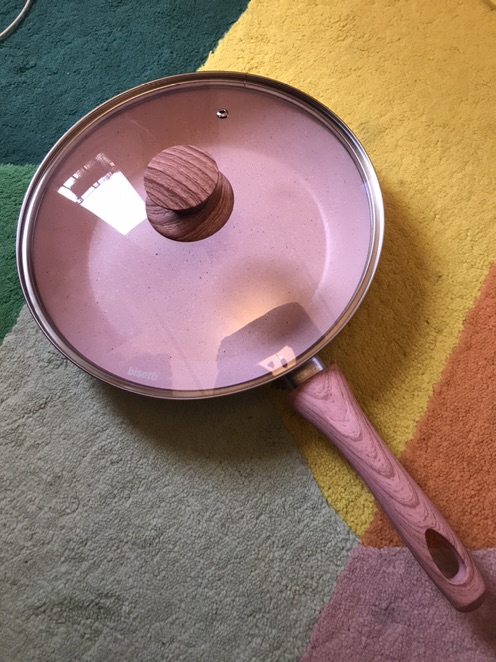 出全新粉色Bisetti锅