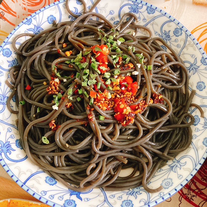 今天晚饭！酸辣厥根粉夏天最佳！