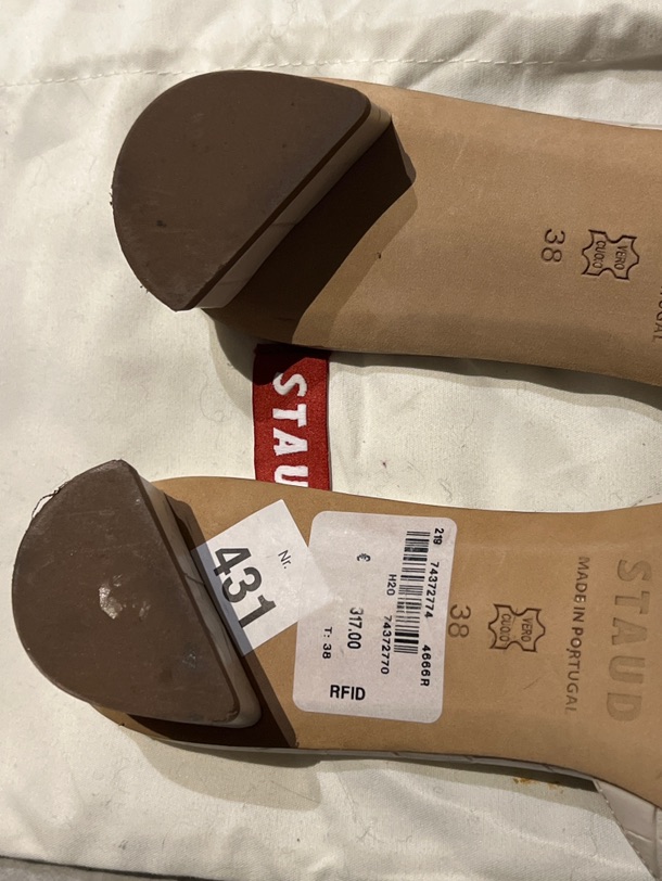 🇫🇷出闲置STAUD凉鞋38码