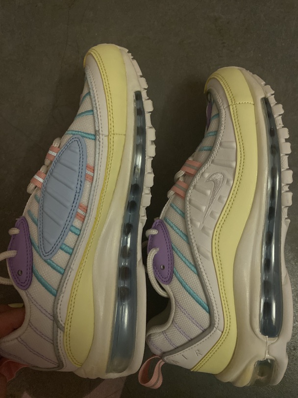 出nike鞋子