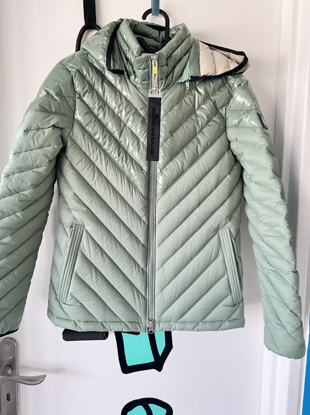 不到100欧的Moose knuckles90%羽绒服