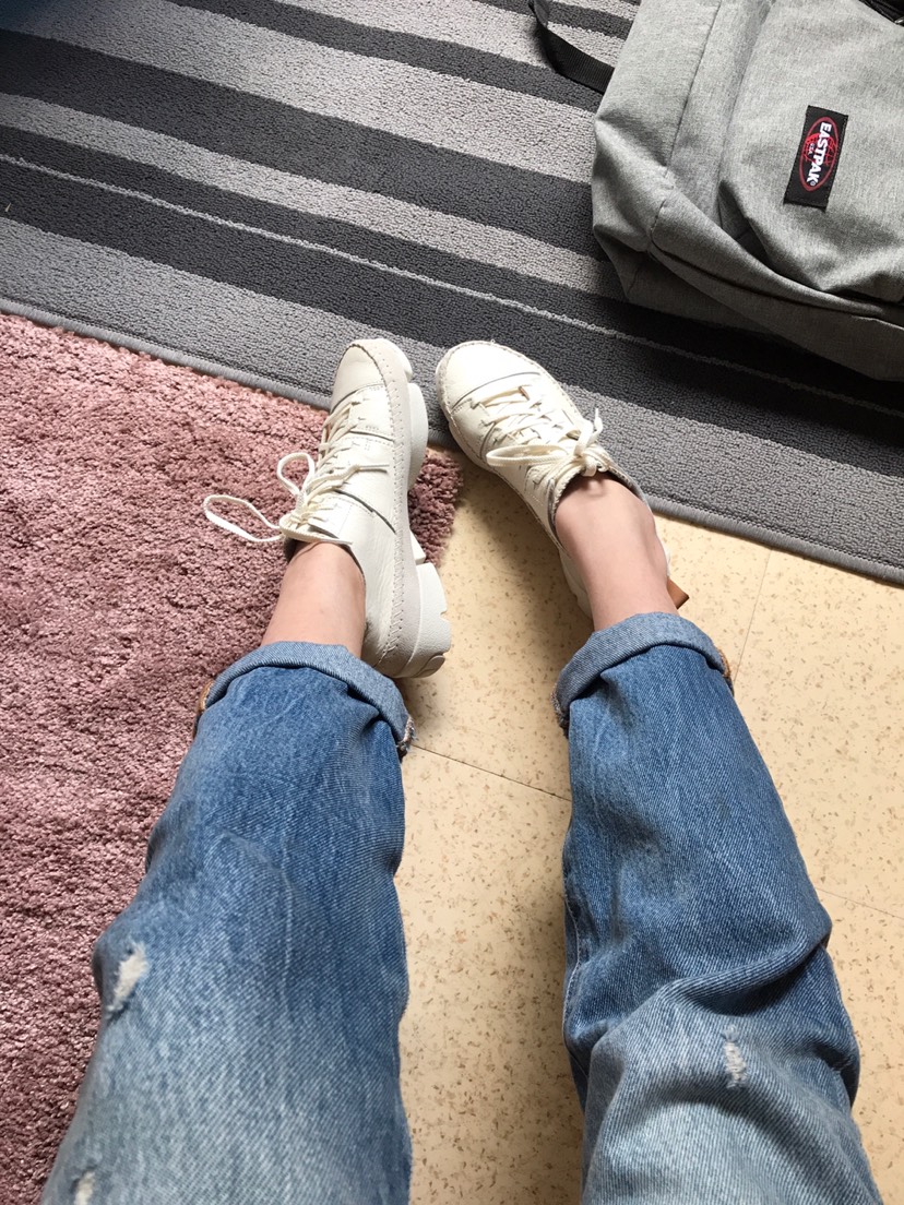 clarks originals小白鞋
