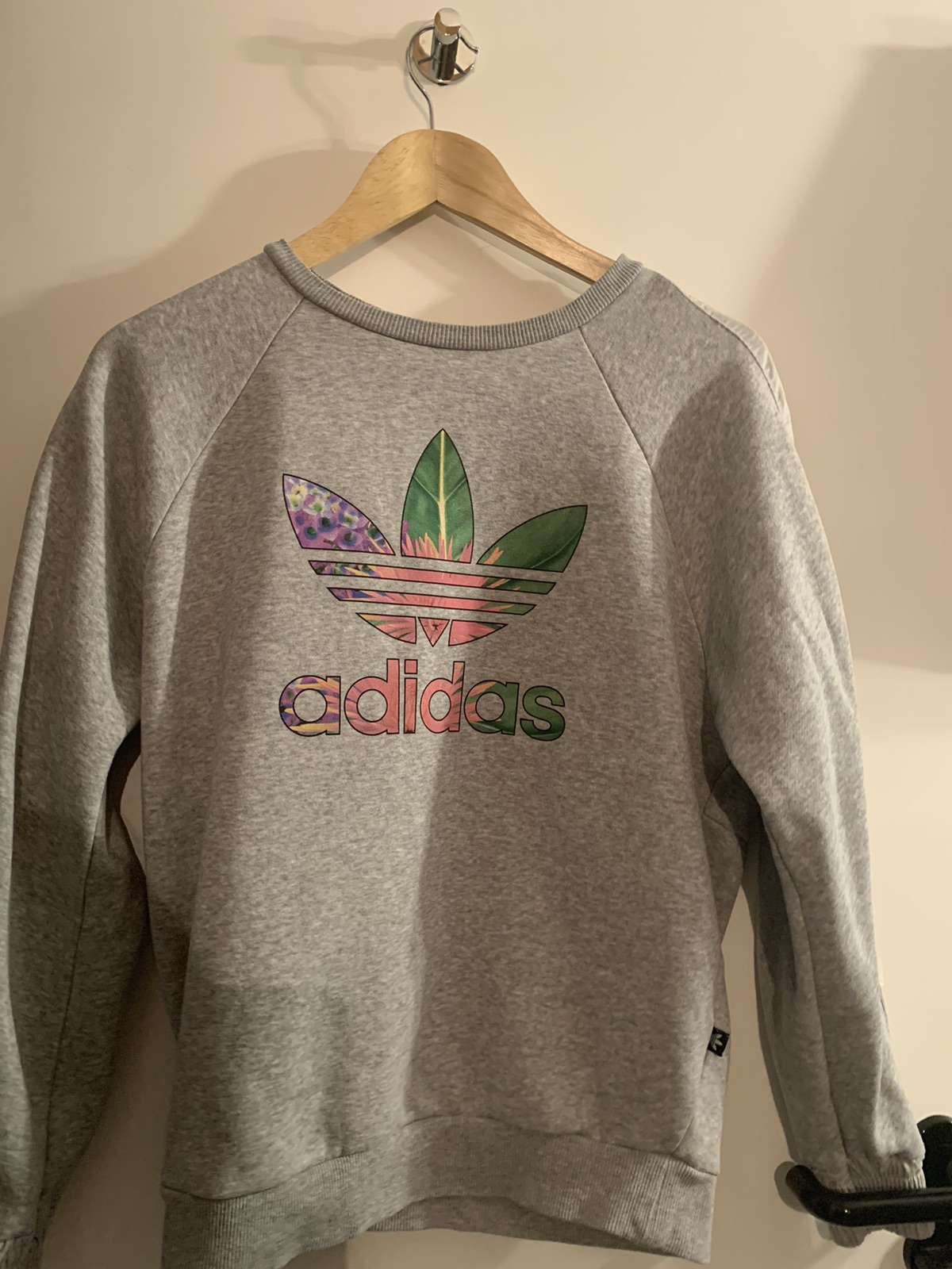 【二手闲置】 Adidas灰色卫衣全新低价出