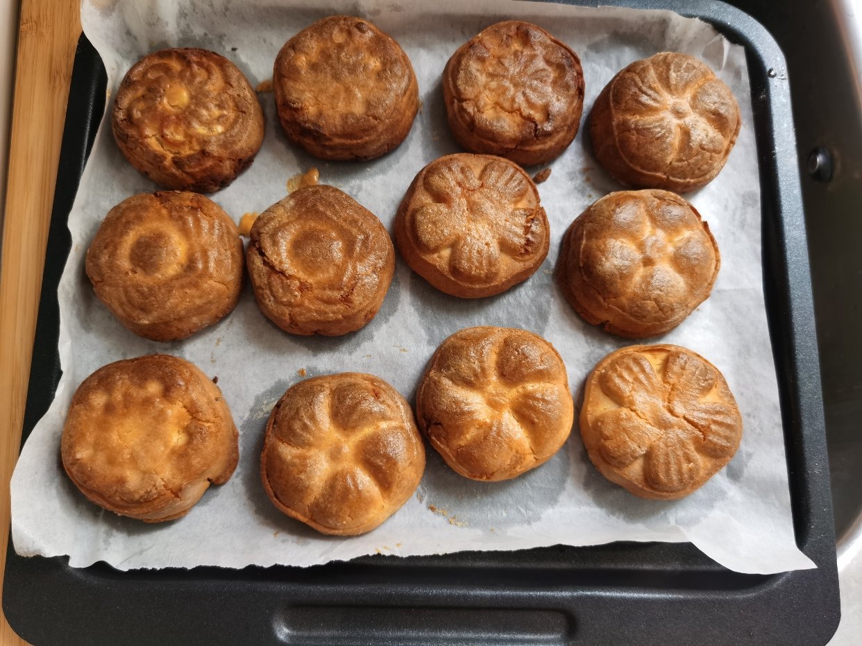 自己做的咸蛋黄月饼