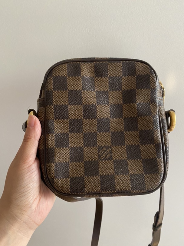 出louis vuitton 斜挎小包