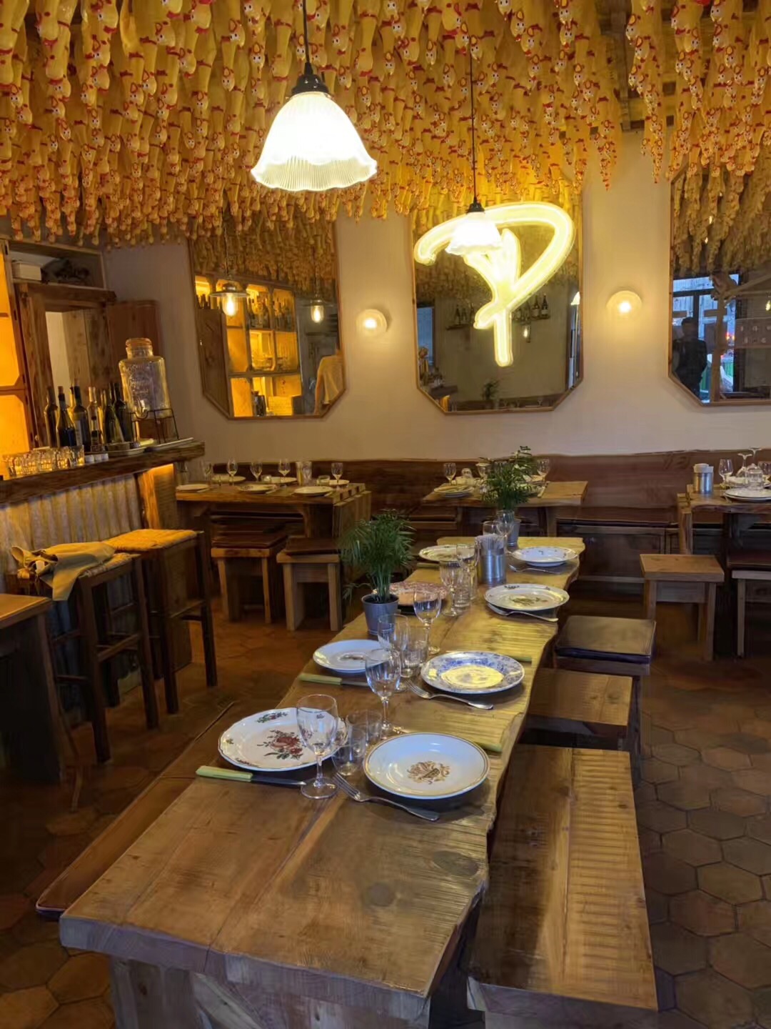 巴黎只吃鸡的一家店