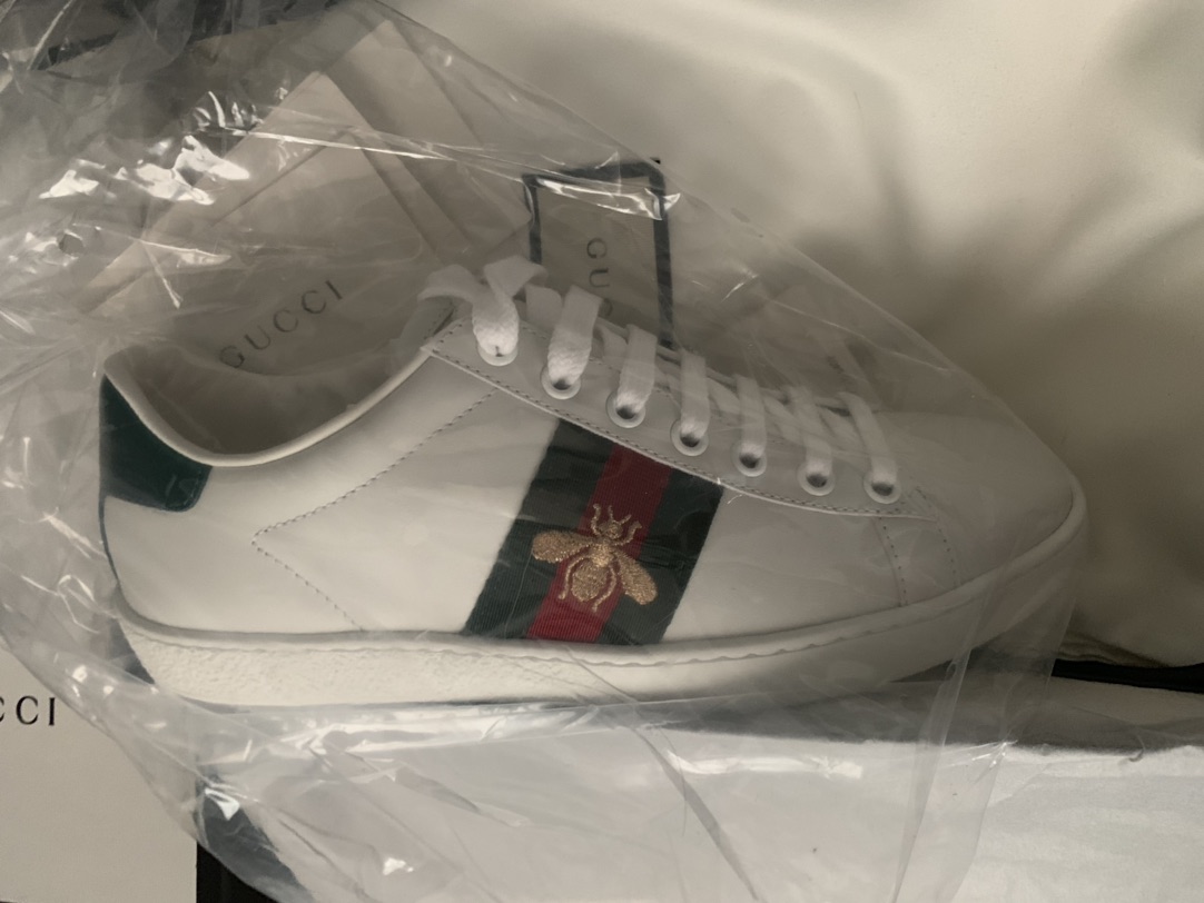出一双全新Gucci小白鞋（女）