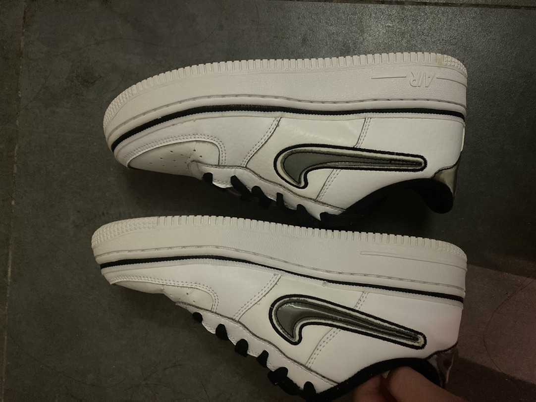 出nike鞋子