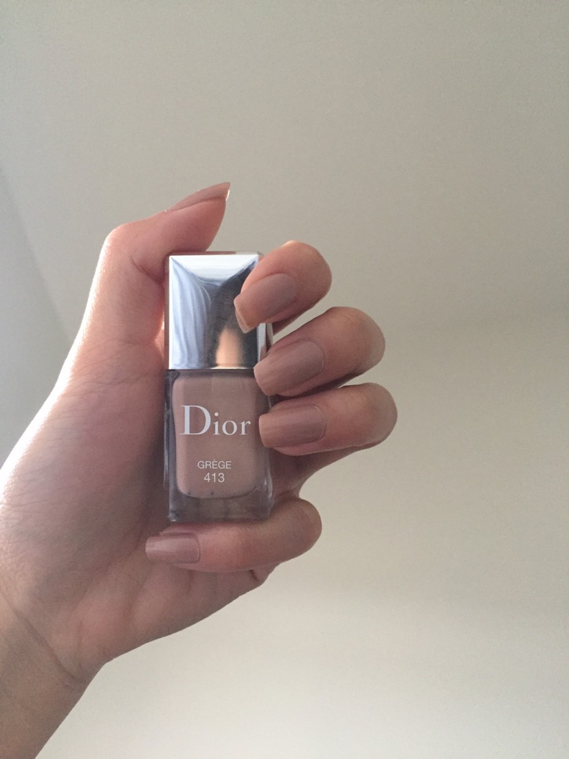 Dior指甲油气质淡奶茶色