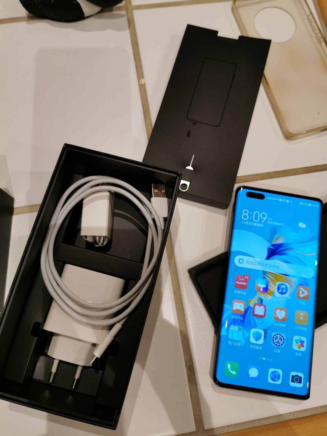 出售：华为mate40pro8+256G秘银色