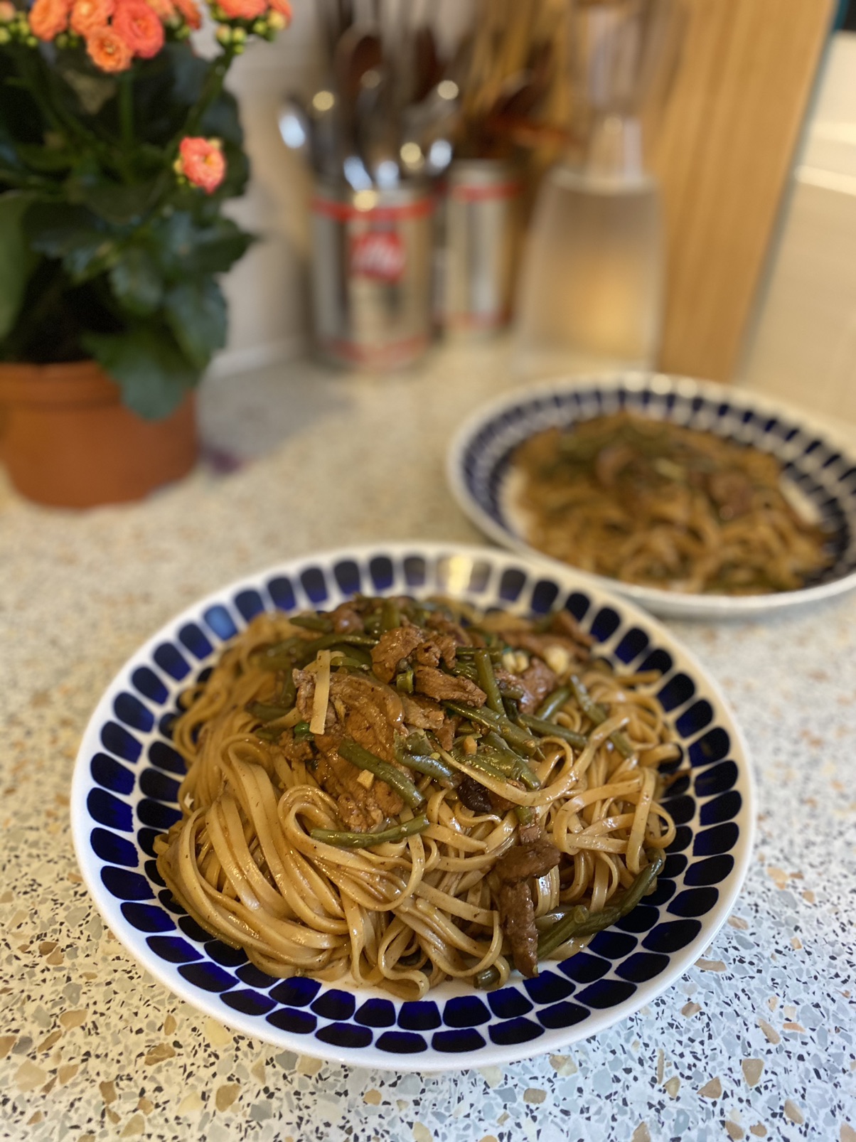 今日份的高碳水摄入：豆角焖面