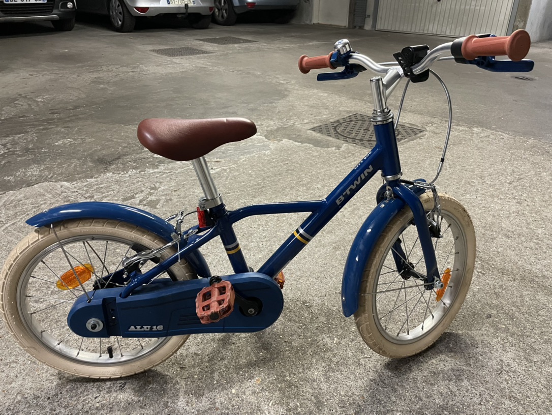 16”小盆友自行车 状态好 85€ 原价200€