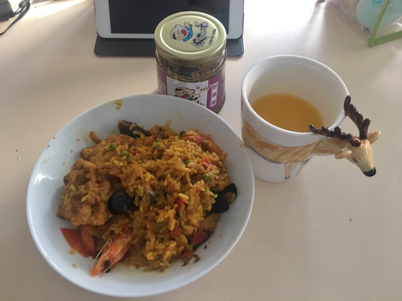 家乐福里的西班牙海鲜饭