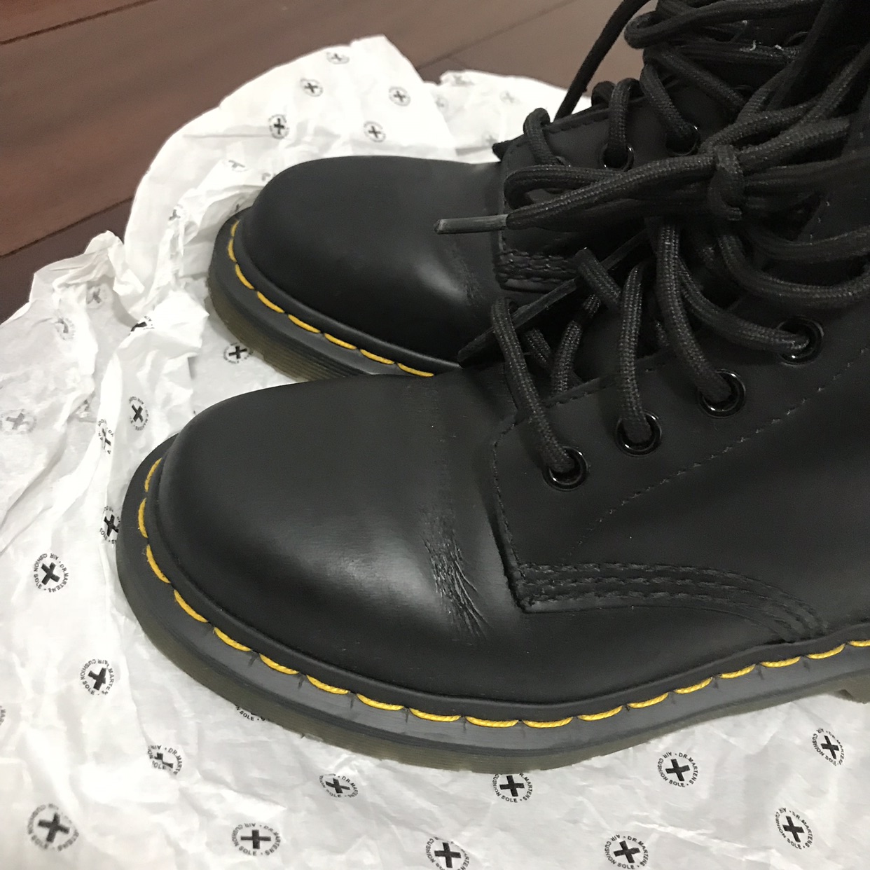 低价出售一双闲置dr martens马丁靴