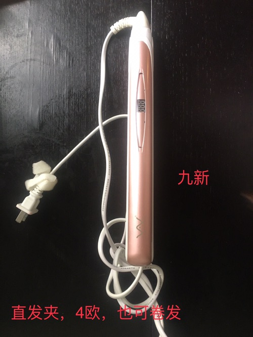 直发夹和口红闲置