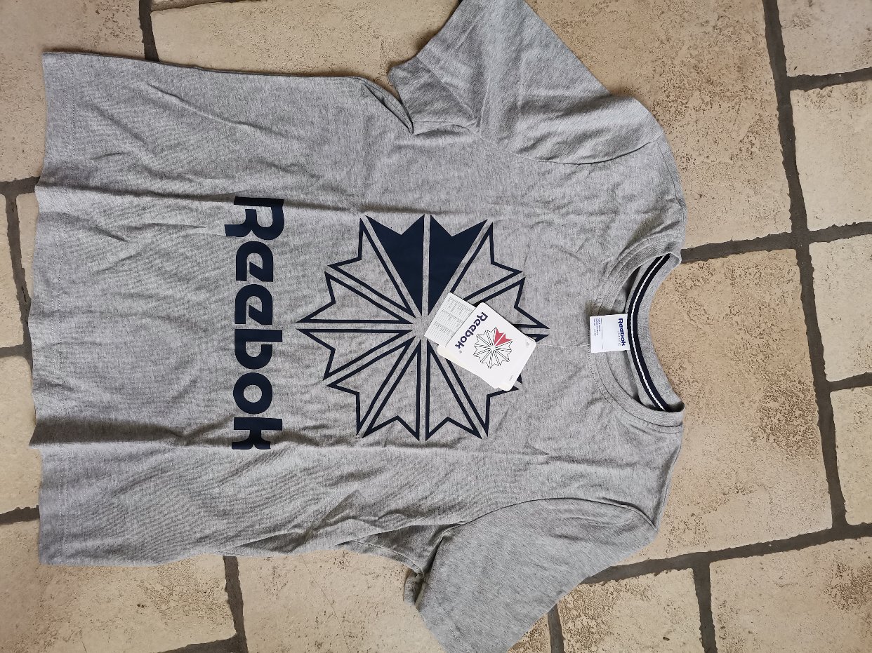 全新Reebok Tshirt