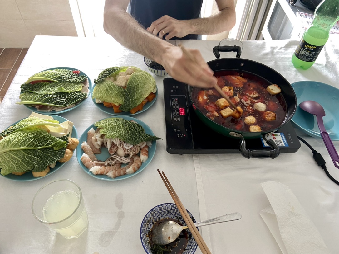 催生火锅来一个 强烈推荐麻辣空间的这款清油火锅底料！