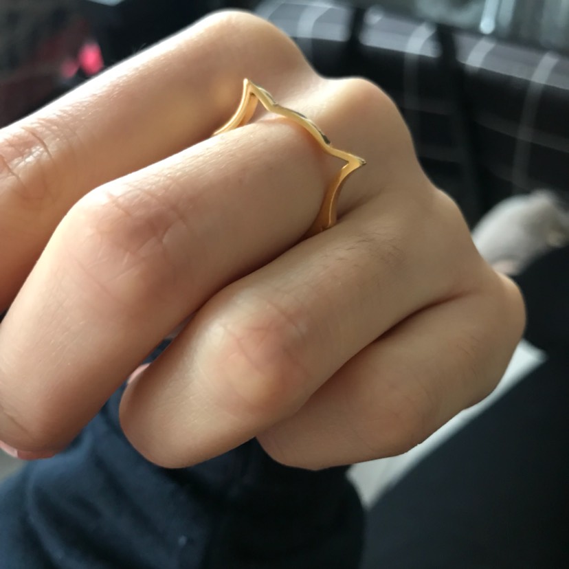 吃到了小猫戒指嘻嘻
