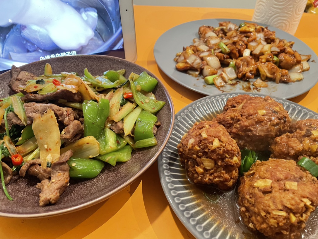 一家两口的年夜饭