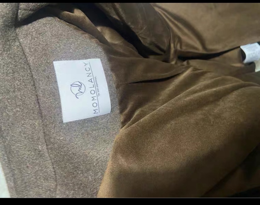 棕色羊毛大衣