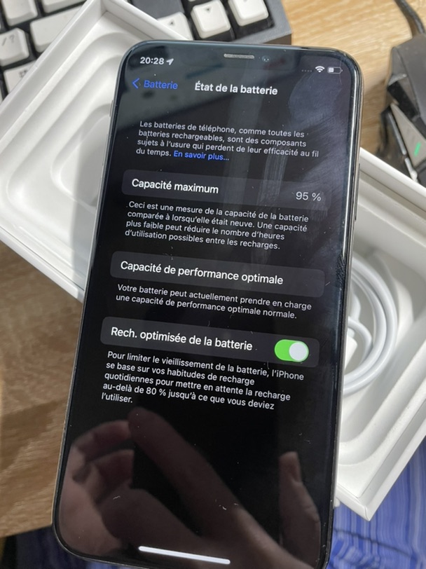 iPhone X 64G 送三个保护壳 已卖