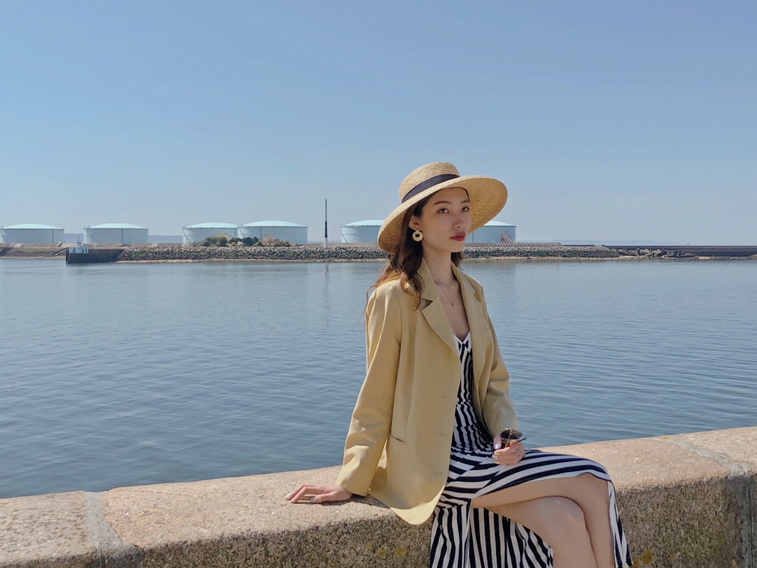 旅游的路上买了一个法式草帽太喜欢了