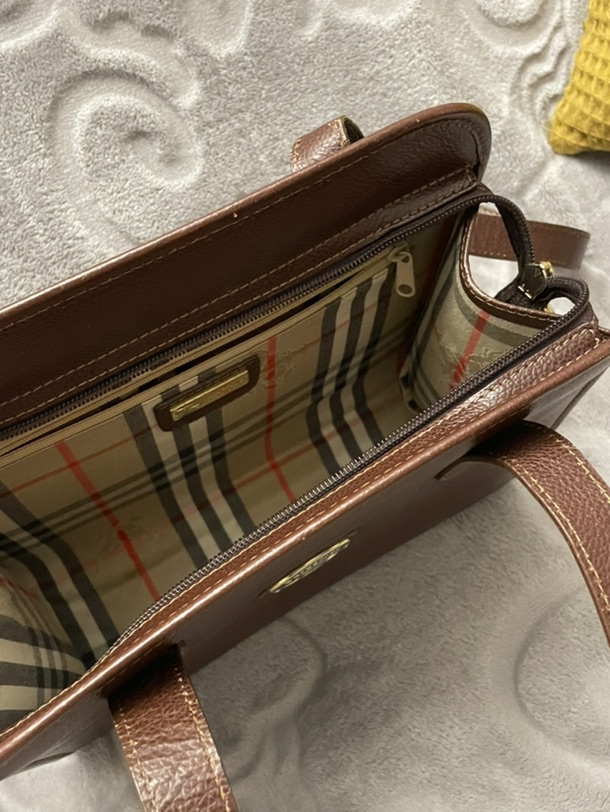 出一只Burberry中古包