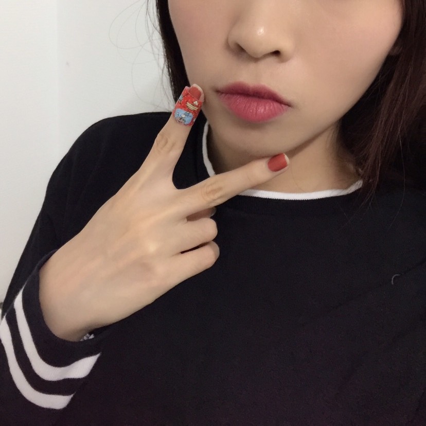 發個口紅試色就跑🙈