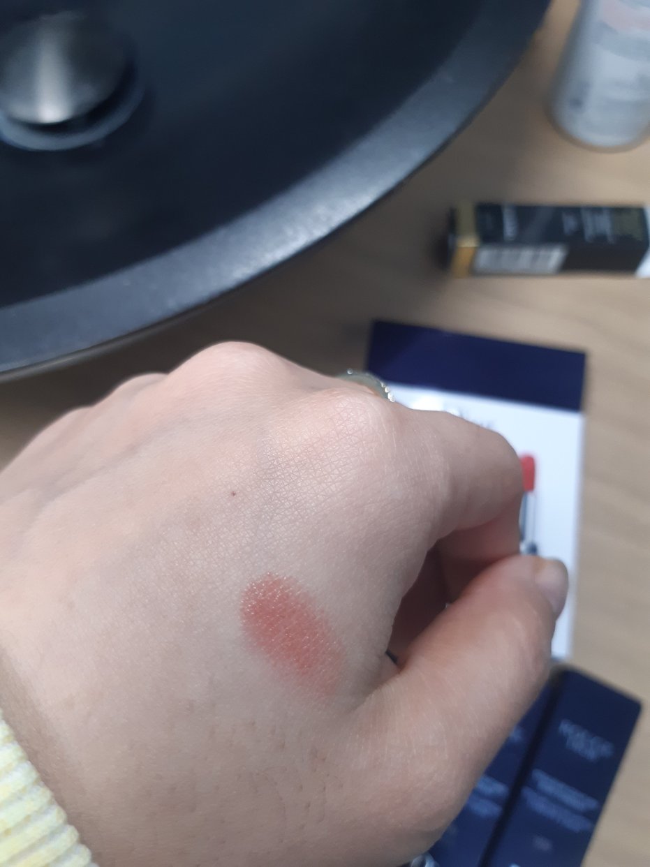 下周公司不用戴口罩，彩妆开封